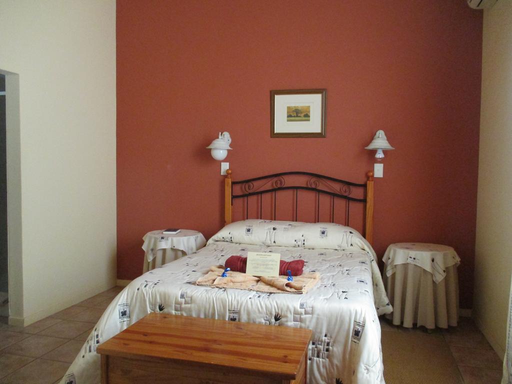 Van Rhyn Guest House Vanrhynsdorp Ngoại thất bức ảnh