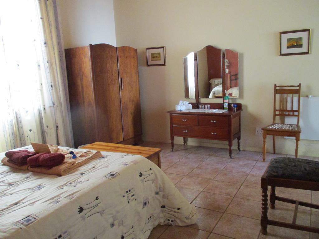 Van Rhyn Guest House Vanrhynsdorp Ngoại thất bức ảnh