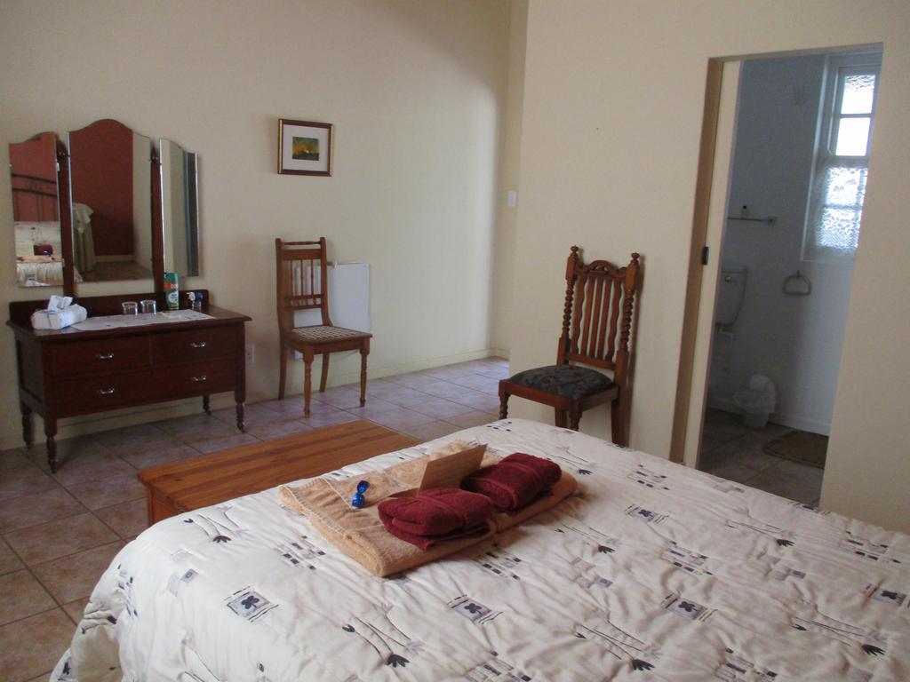 Van Rhyn Guest House Vanrhynsdorp Ngoại thất bức ảnh