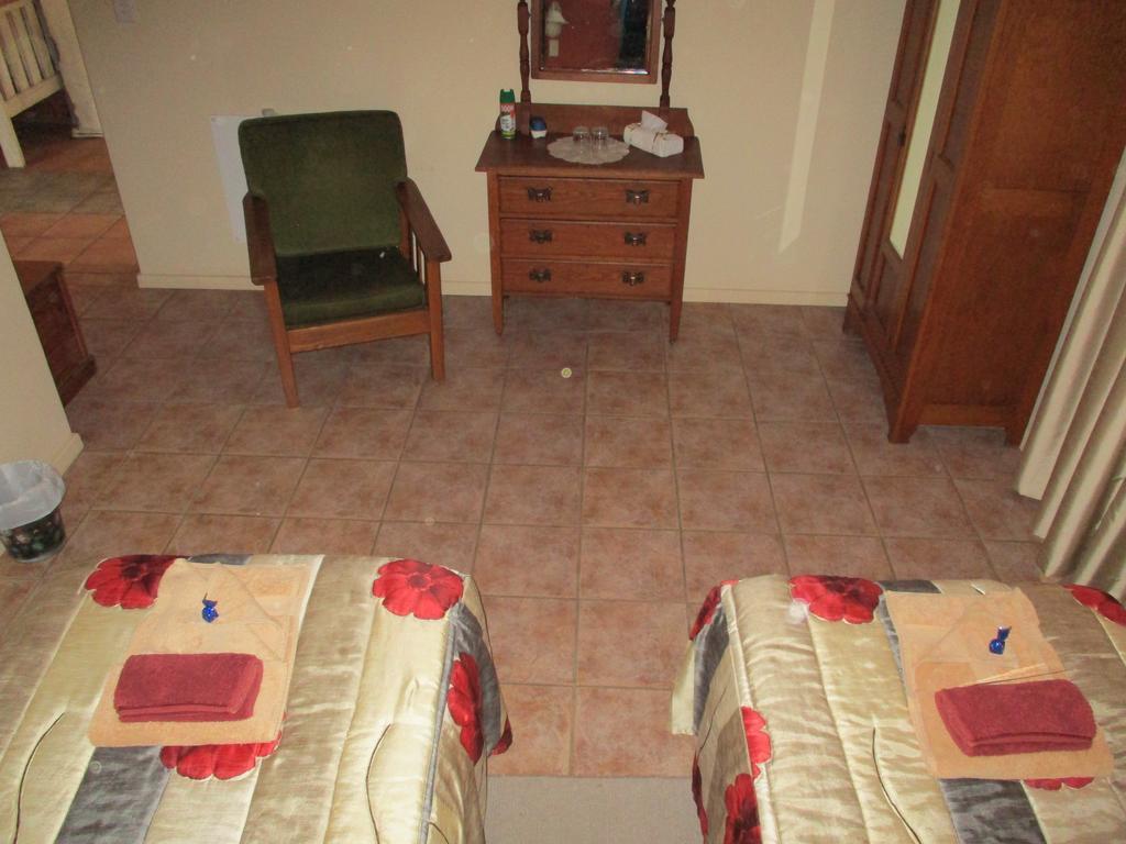 Van Rhyn Guest House Vanrhynsdorp Ngoại thất bức ảnh