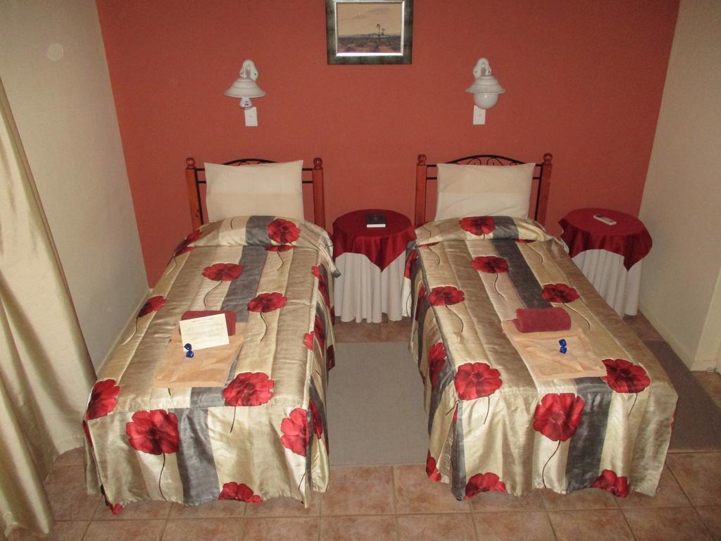 Van Rhyn Guest House Vanrhynsdorp Ngoại thất bức ảnh
