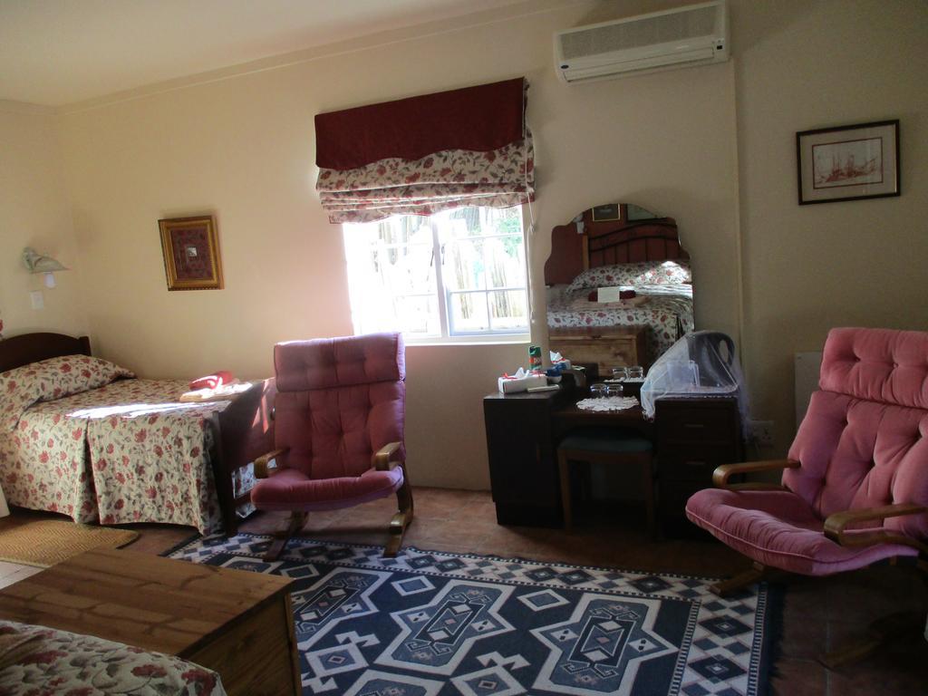 Van Rhyn Guest House Vanrhynsdorp Ngoại thất bức ảnh
