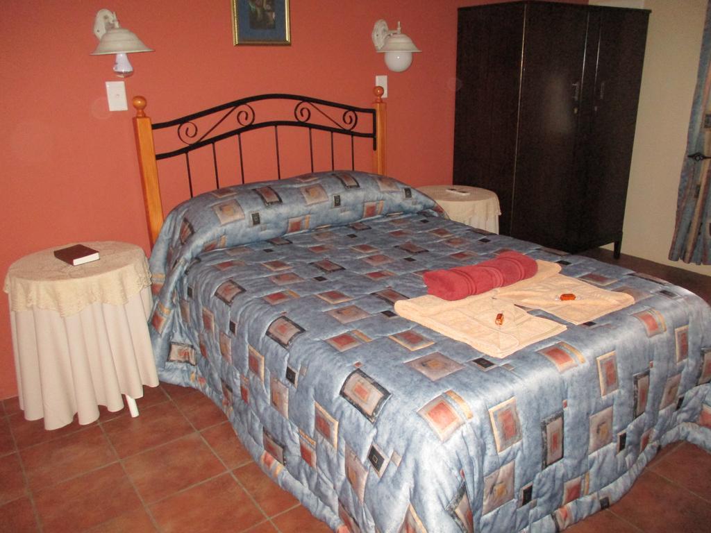 Van Rhyn Guest House Vanrhynsdorp Ngoại thất bức ảnh