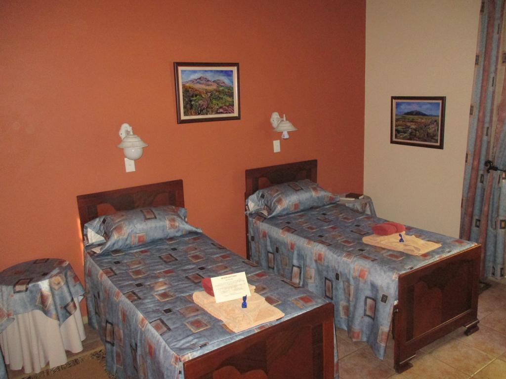 Van Rhyn Guest House Vanrhynsdorp Ngoại thất bức ảnh