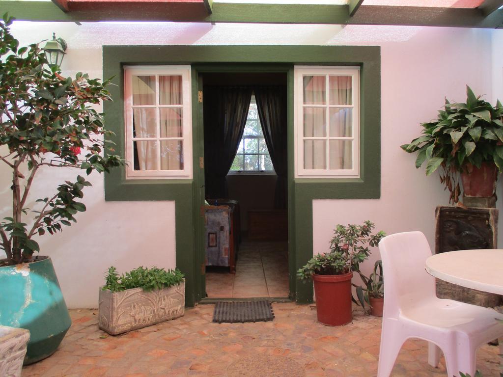 Van Rhyn Guest House Vanrhynsdorp Ngoại thất bức ảnh