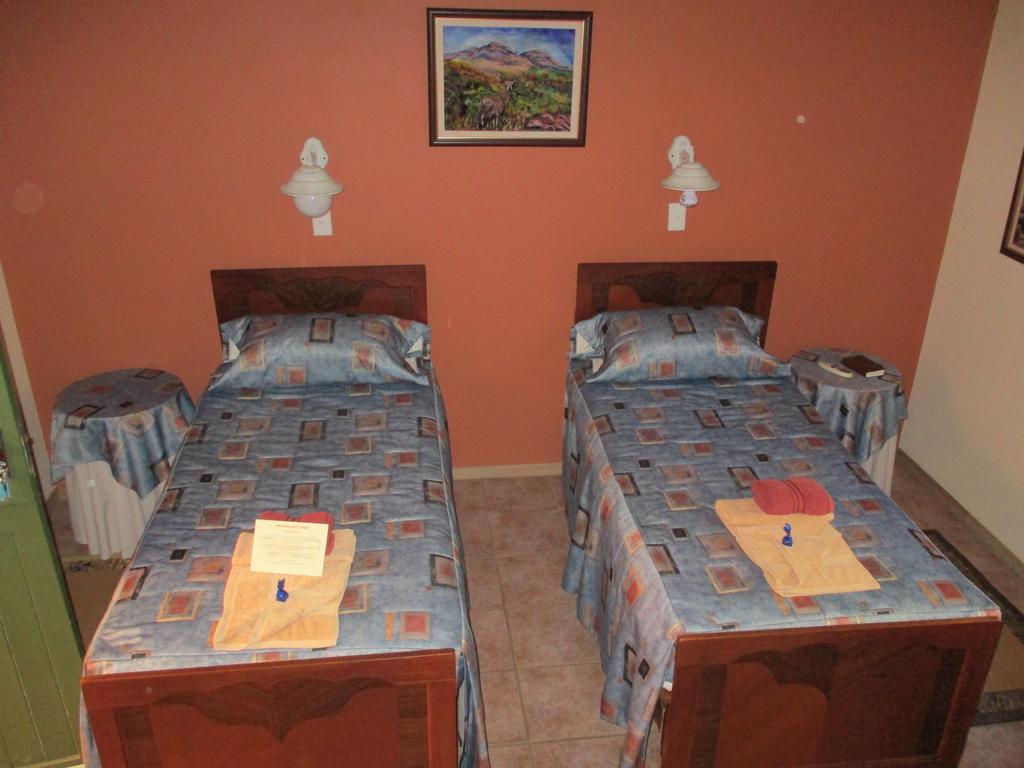 Van Rhyn Guest House Vanrhynsdorp Ngoại thất bức ảnh