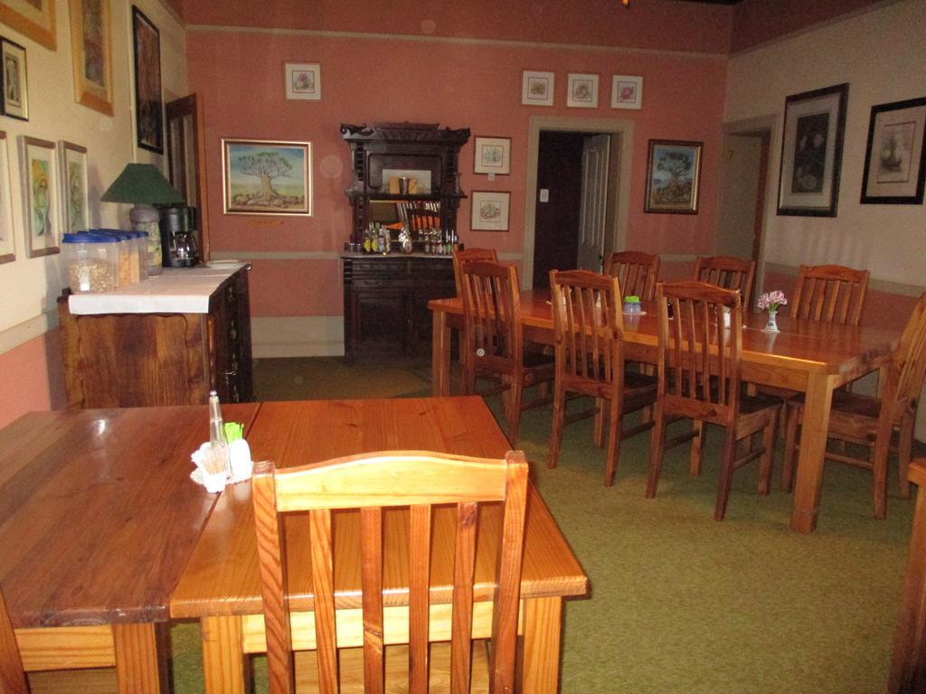 Van Rhyn Guest House Vanrhynsdorp Ngoại thất bức ảnh