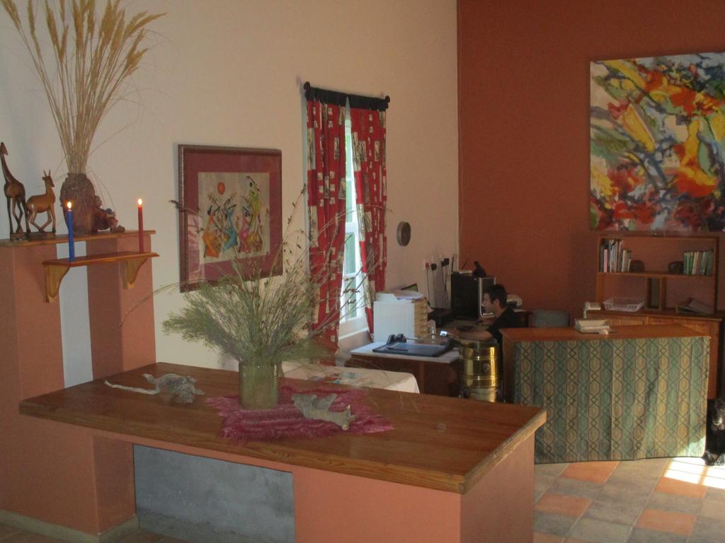 Van Rhyn Guest House Vanrhynsdorp Ngoại thất bức ảnh