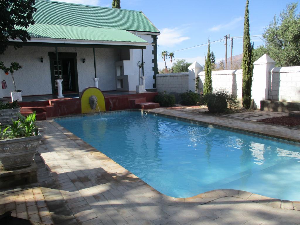 Van Rhyn Guest House Vanrhynsdorp Ngoại thất bức ảnh