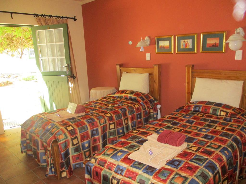 Van Rhyn Guest House Vanrhynsdorp Ngoại thất bức ảnh