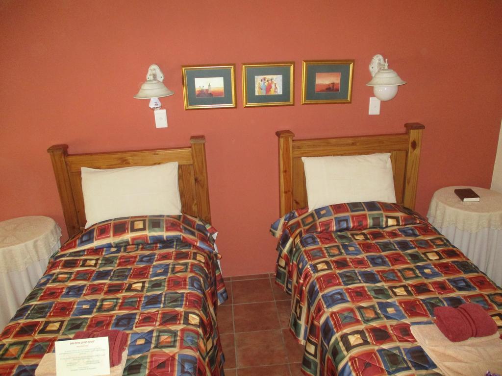 Van Rhyn Guest House Vanrhynsdorp Ngoại thất bức ảnh