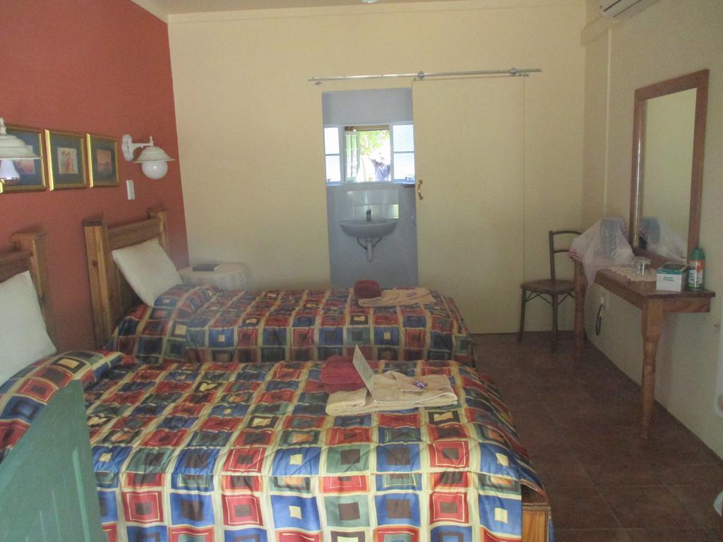Van Rhyn Guest House Vanrhynsdorp Ngoại thất bức ảnh